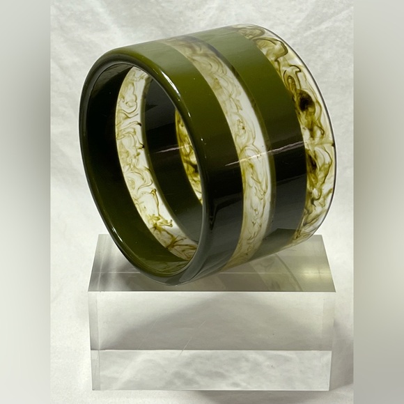 Vintage lucite acrylic olive green striped bangle bracelet moss like stripes - Picture 7 of 11